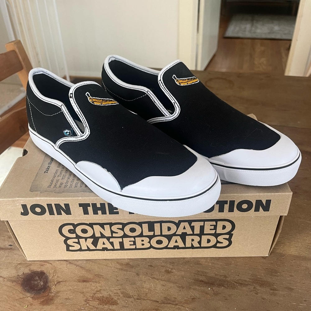 Brand new men’s skateboarding shoes